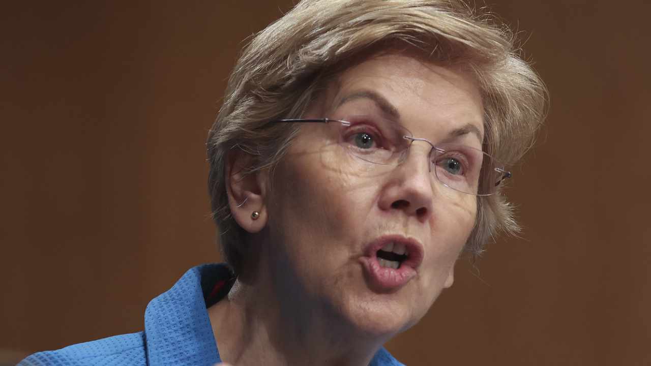 Senator elizabeth warren crypto debanking hearing